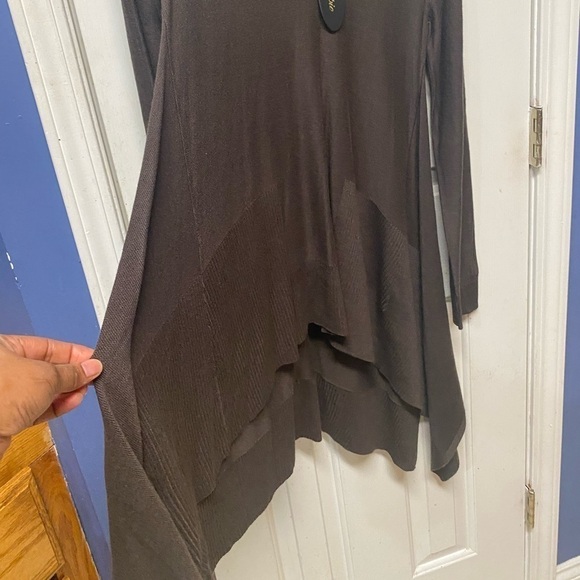 Cupio
Long Sleeve Exaggerated High Low Sweater light weight v-neck soft tunic - Picture 3 of 8